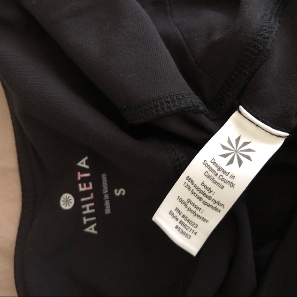 Athleta Gap simple black crop small - Picture 4 of 4